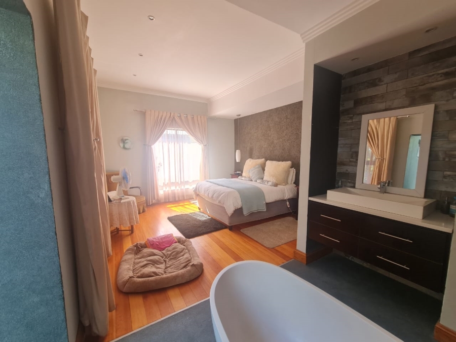 6 Bedroom Property for Sale in Waverley Free State